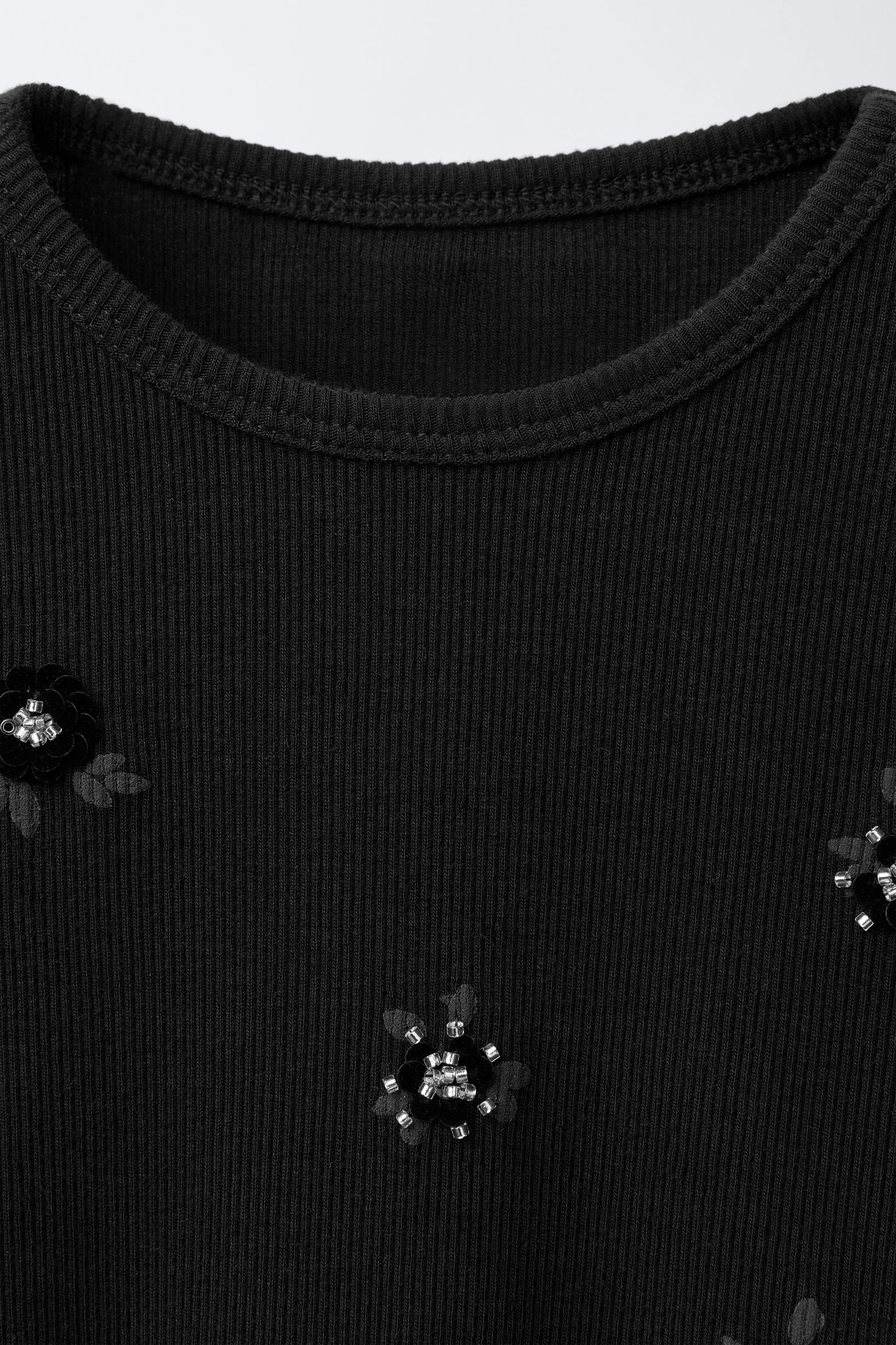 RIB T-SHIRT WITH BEADED FLOWERS